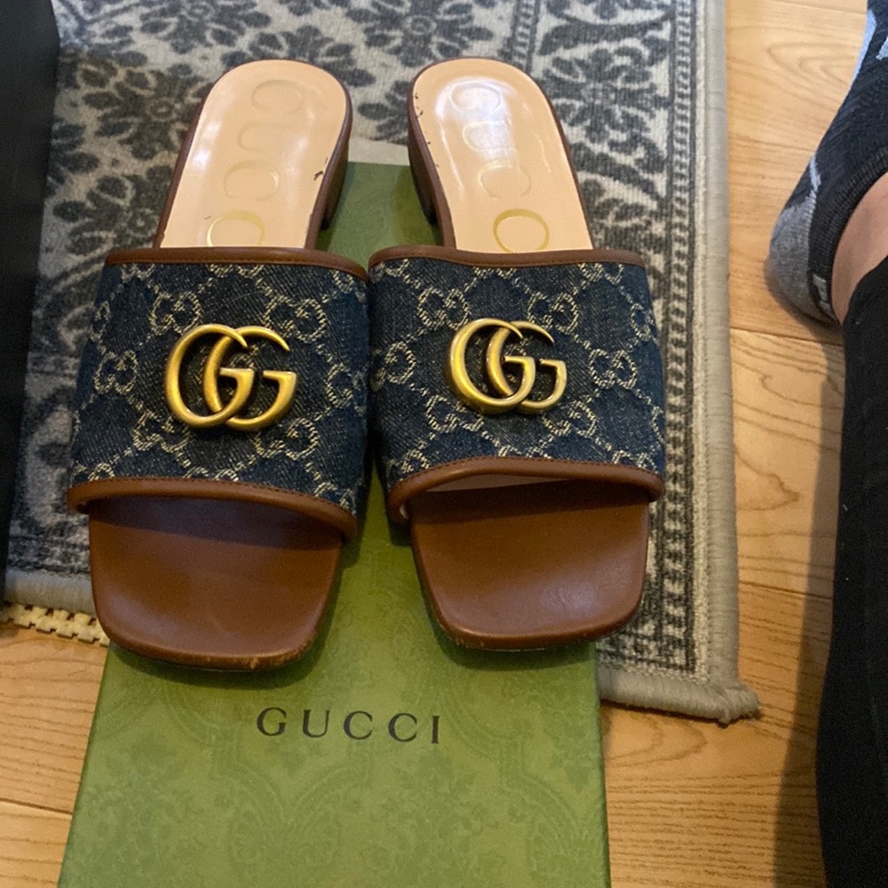 Used a few times Gucci sandals